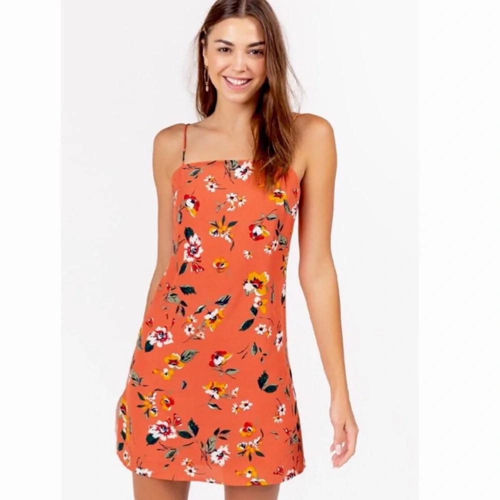 FRANCESCA’S CORAL FLOWER PRINTED ADJUSTABLE STRAPS SUNDRESS. - Picture 2 of 4